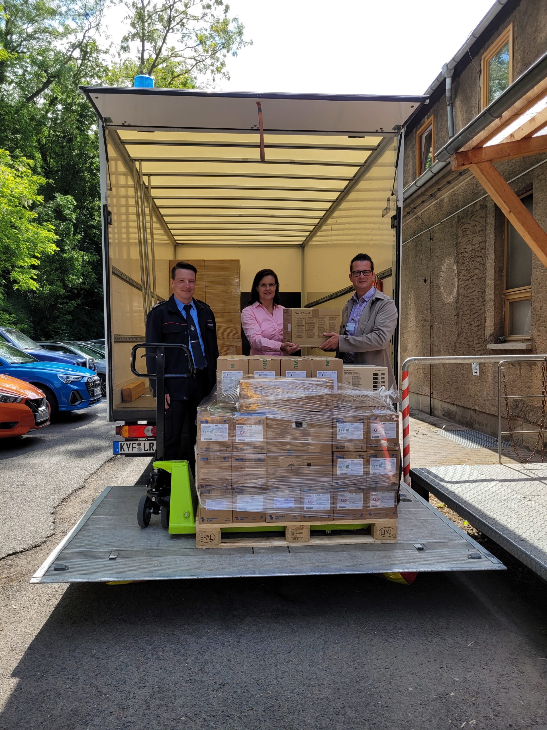 Medizinisches Hilfsmaterial durch KMG Klinikum gespendet